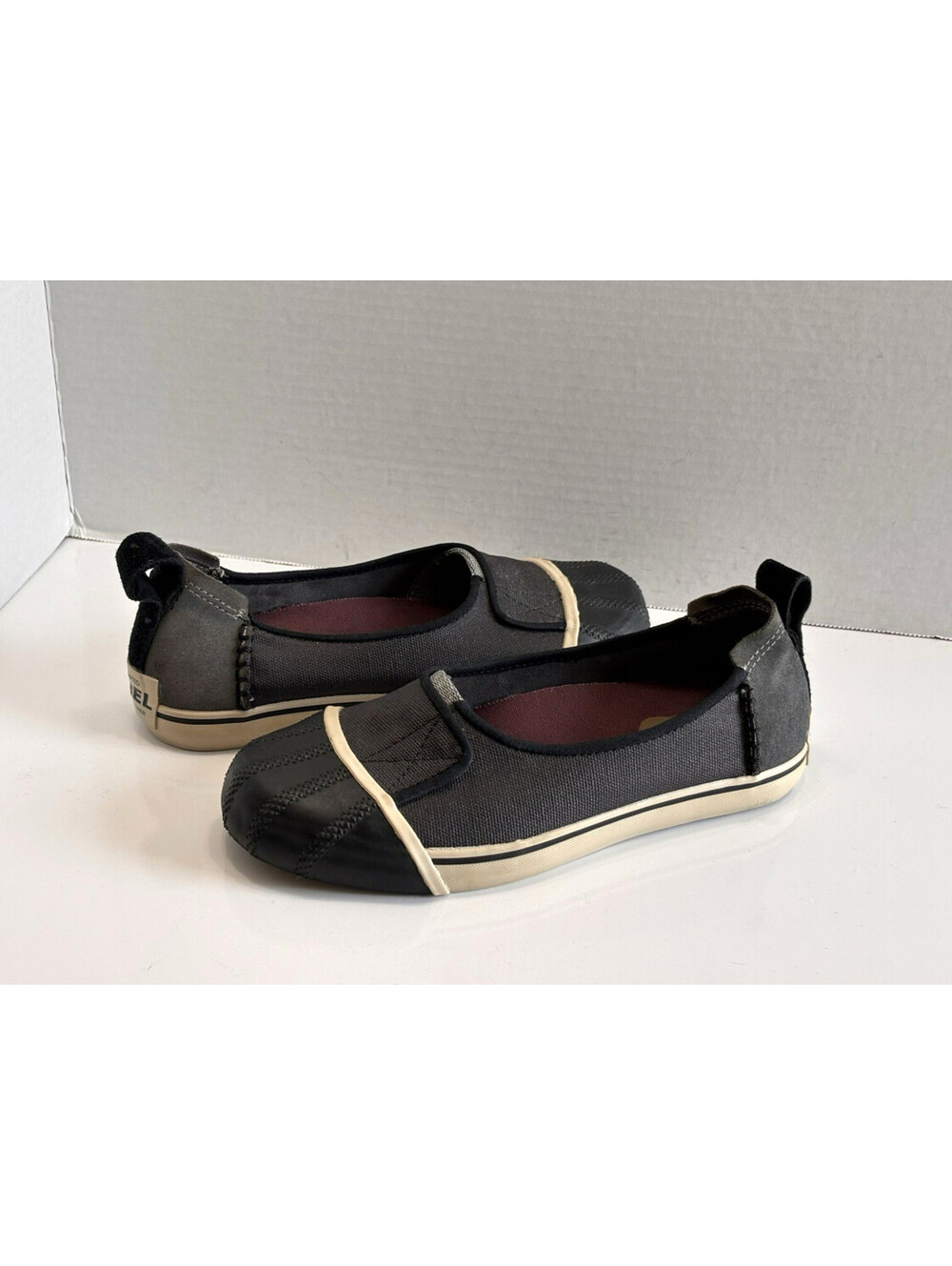 Sorel Sentry Slip On Womens Size 6 Gray Canvas/Suede Flats Rubber Toe Duck Shoes